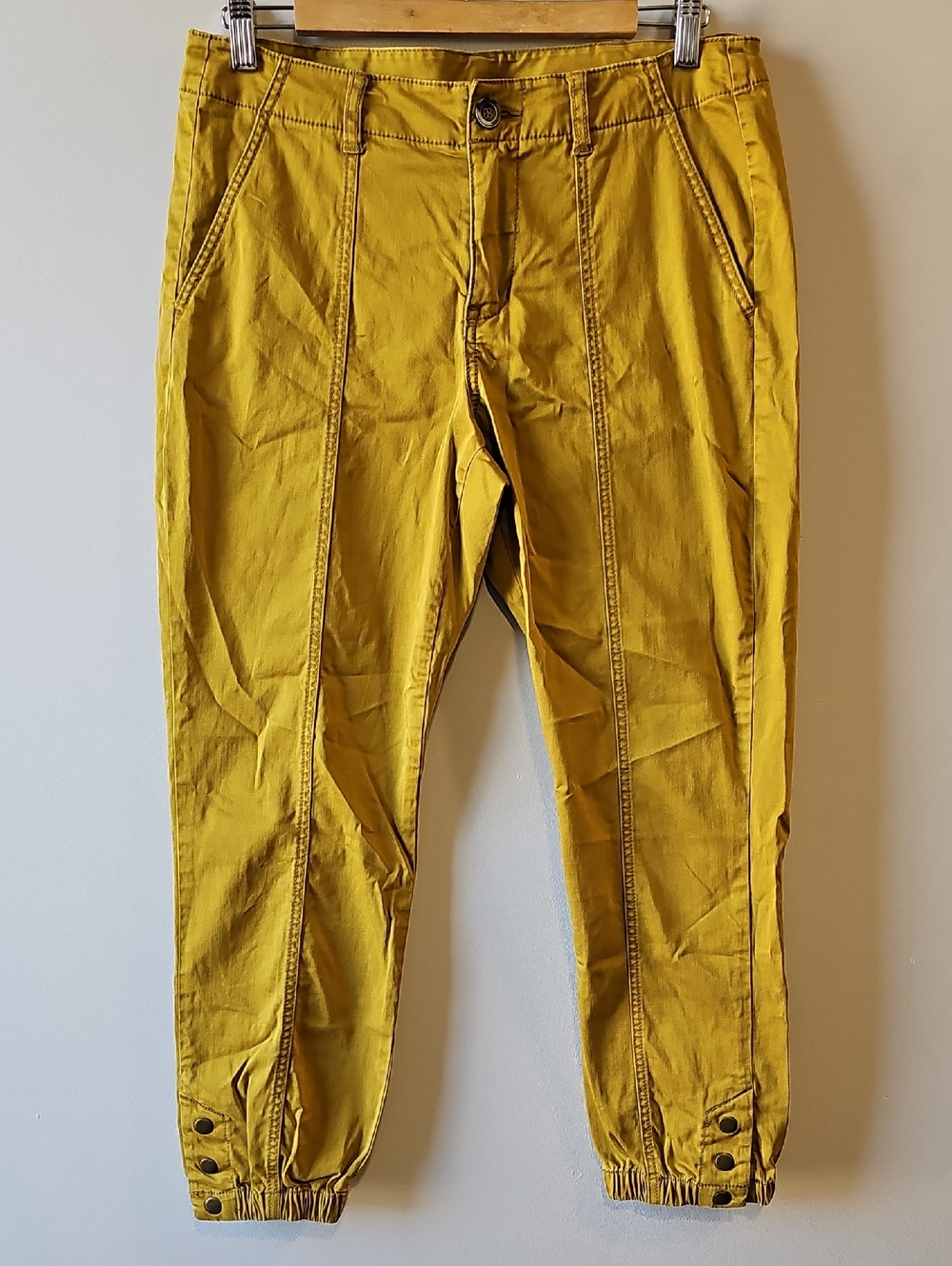 Cabi Size 8 33x26 Mustard Yellow Tapered Jogger Pants